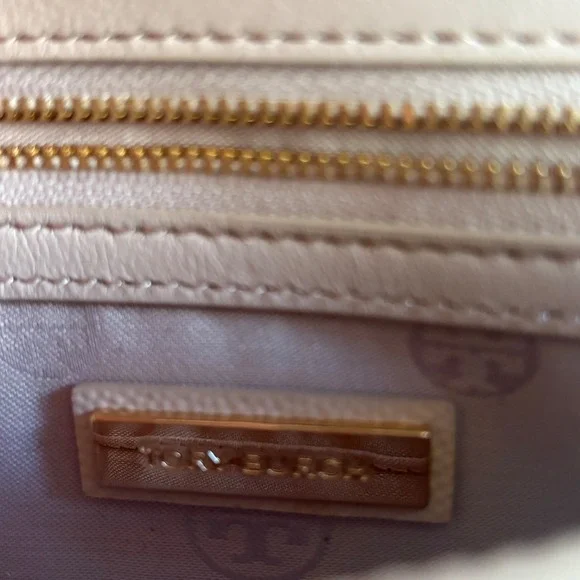 $398 NWOT TORY‎ BURCH Gigi Envelope Clutch Handbag Beige Pebbled Patent Leather - Picture 4 of 13
